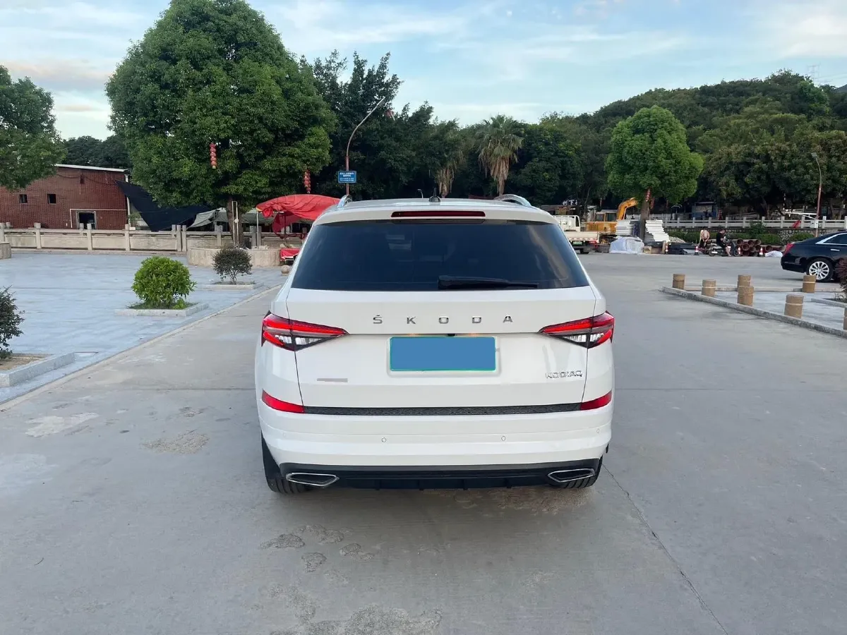 2023 Skoda Kodiak 2.0T 186HP L4 7DCT,autocango,china used car exporter,china ev exporter,chinese used car exporter,chinese used ev exporter