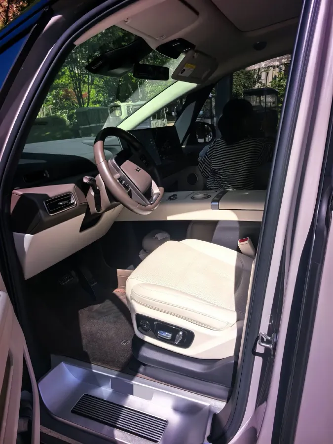 2024 Li MEGA BEV 102.7KWH,autocango,china used car exporter,china ev exporter,chinese used car exporter,chinese used ev exporter