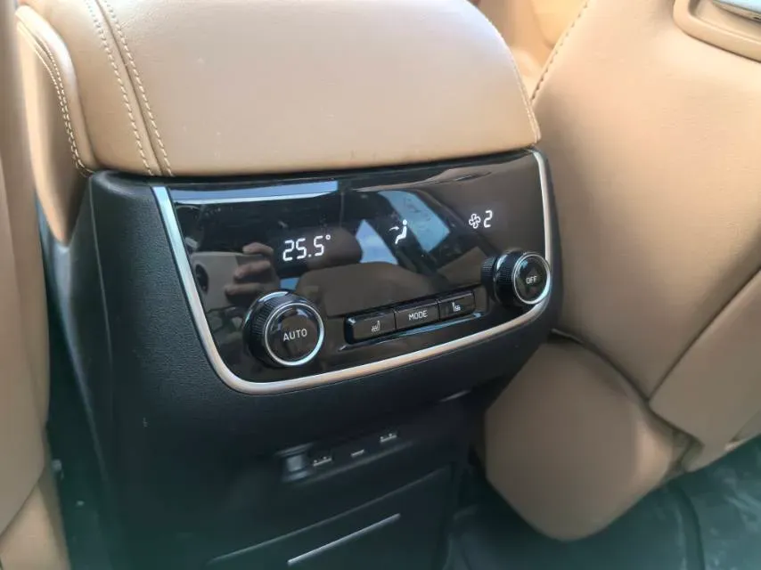 2021 Li ONE Range Extended 131HP REEV 40.5KWH,autocango,china used car exporter,china ev exporter,chinese used car exporter,chinese used ev exporter