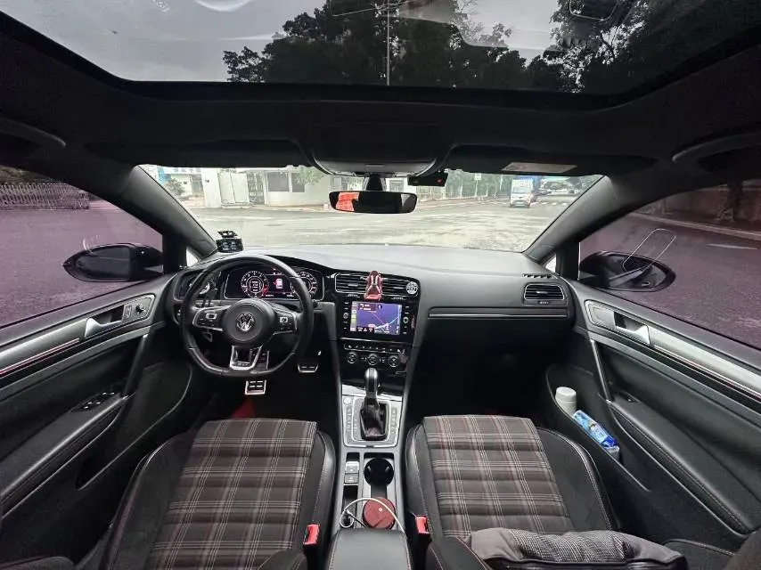 2018 Volkswagen GolfGTI 2.0T 220HP L4 7DCT,autocango,china used car exporter,china ev exporter,chinese used car exporter,chinese used ev exporter