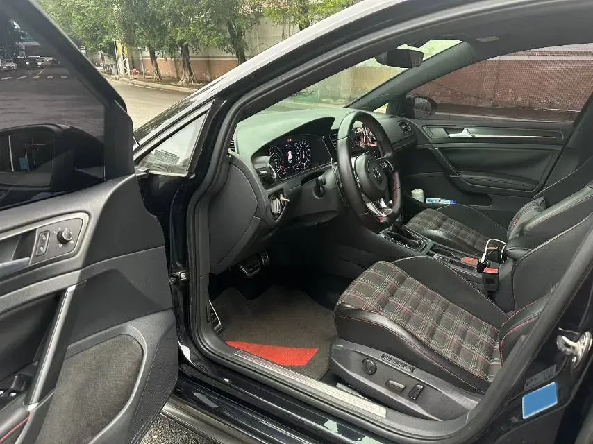 2018 Volkswagen GolfGTI 2.0T 220HP L4 7DCT,autocango,china used car exporter,china ev exporter,chinese used car exporter,chinese used ev exporter