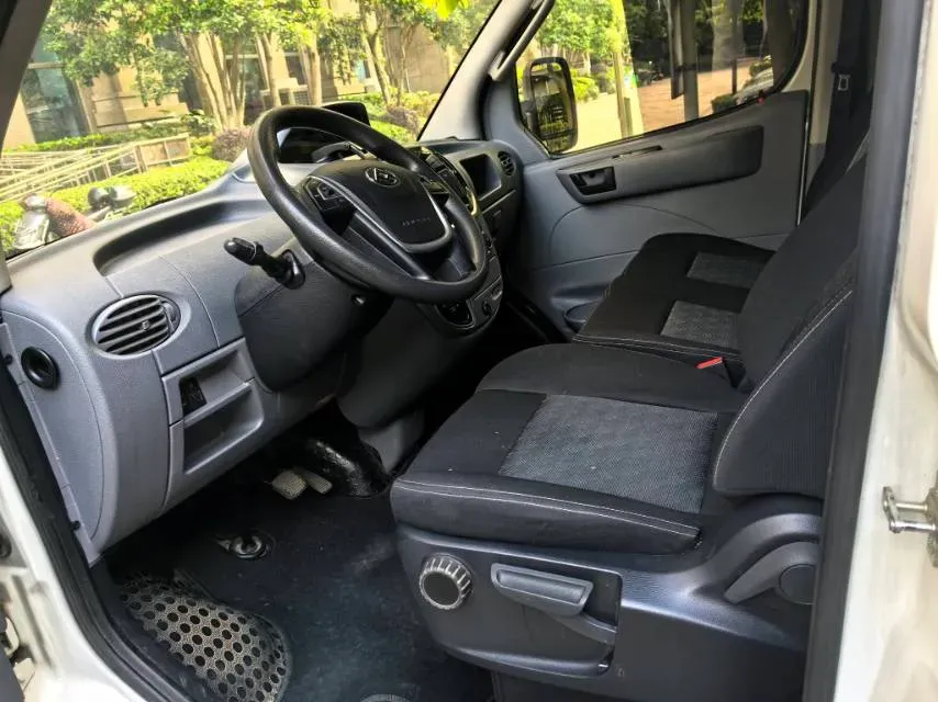 2021 MAXUS XinTu V80 2.0T 139HP L4 6MT,autocango,china used car exporter,china ev exporter,chinese used car exporter,chinese used ev exporter