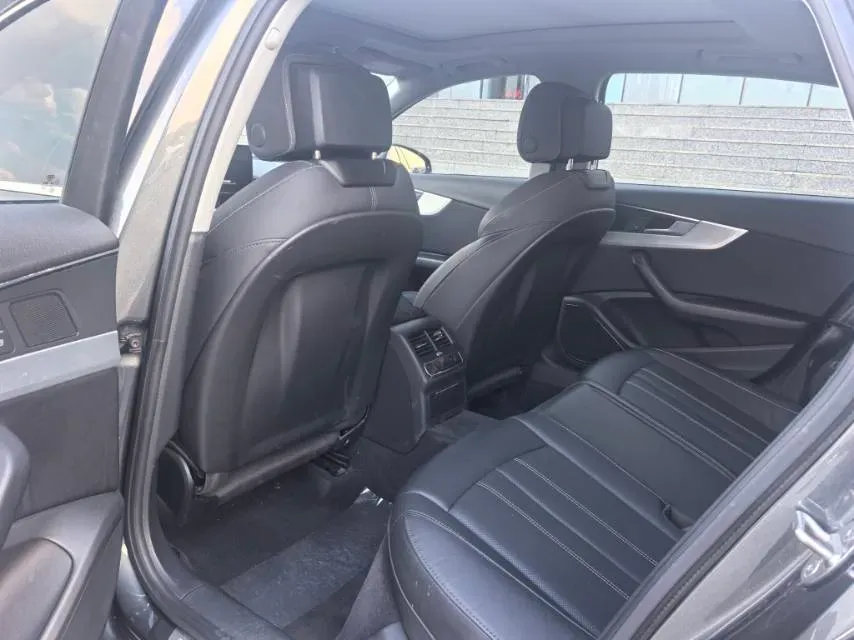 2020 Audi A4L 2.0T 190HP L4 7DCT,autocango,china used car exporter,china ev exporter,chinese used car exporter,chinese used ev exporter
