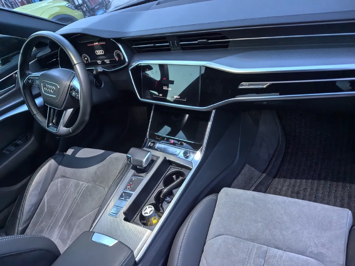 2024 Audi A6L 2.0T 190HP L4 7DCT,autocango,china used car exporter,china ev exporter,chinese used car exporter,chinese used ev exporter
