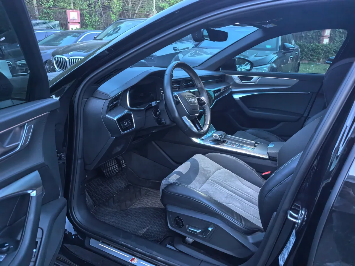 2024 Audi A6L 2.0T 190HP L4 7DCT,autocango,china used car exporter,china ev exporter,chinese used car exporter,chinese used ev exporter