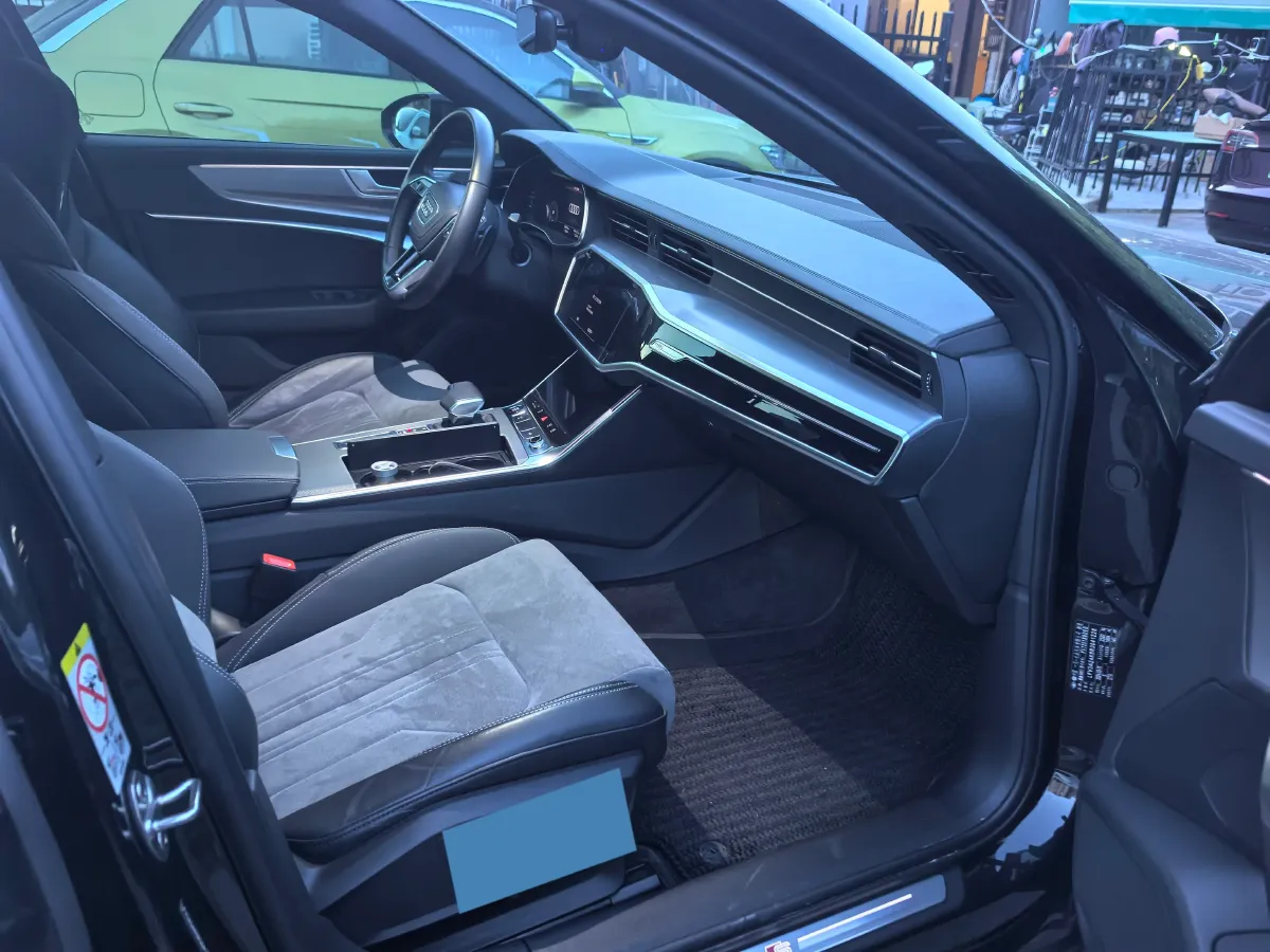 2024 Audi A6L 2.0T 190HP L4 7DCT,autocango,china used car exporter,china ev exporter,chinese used car exporter,chinese used ev exporter