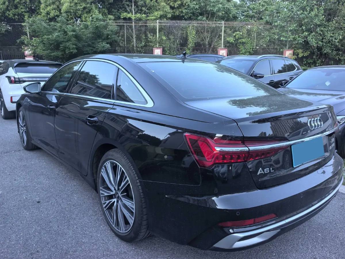 2024 Audi A6L 2.0T 190HP L4 7DCT,autocango,china used car exporter,china ev exporter,chinese used car exporter,chinese used ev exporter