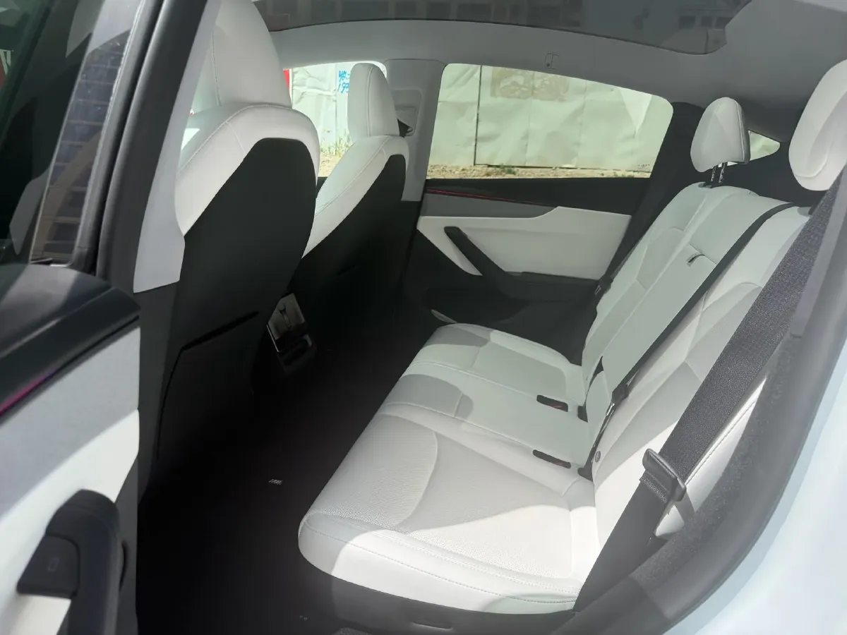 2025 Tesla Model Y BEV 78.4KWH,autocango,china used car exporter,china ev exporter,chinese used car exporter,chinese used ev exporter