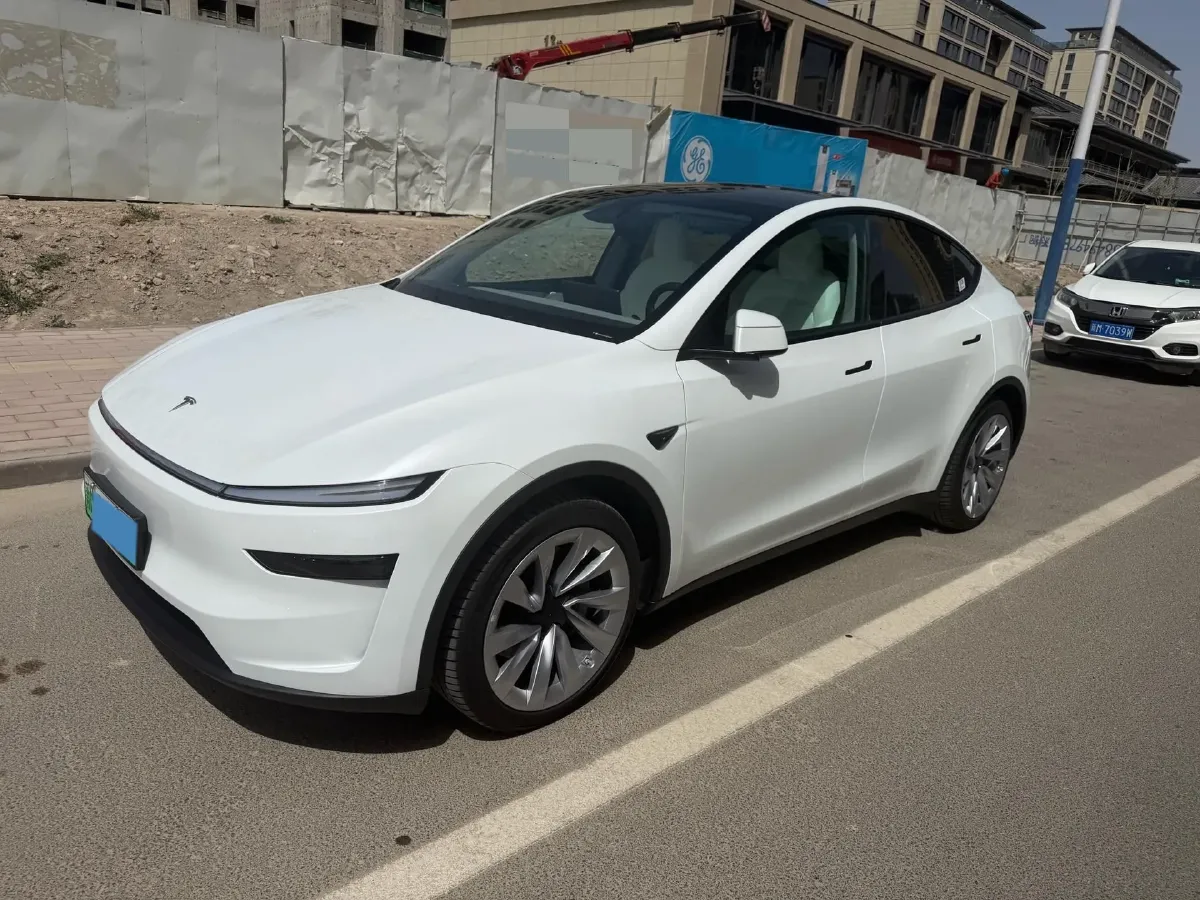 2025 Tesla Model Y BEV 78.4KWH,autocango,china used car exporter,china ev exporter,chinese used car exporter,chinese used ev exporter