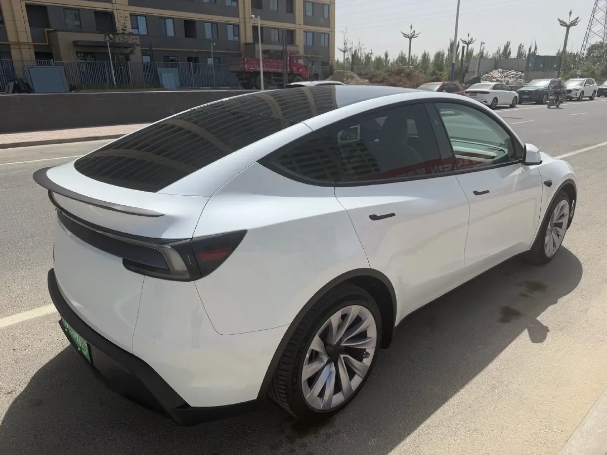2025 Tesla Model Y BEV 78.4KWH,autocango,china used car exporter,china ev exporter,chinese used car exporter,chinese used ev exporter