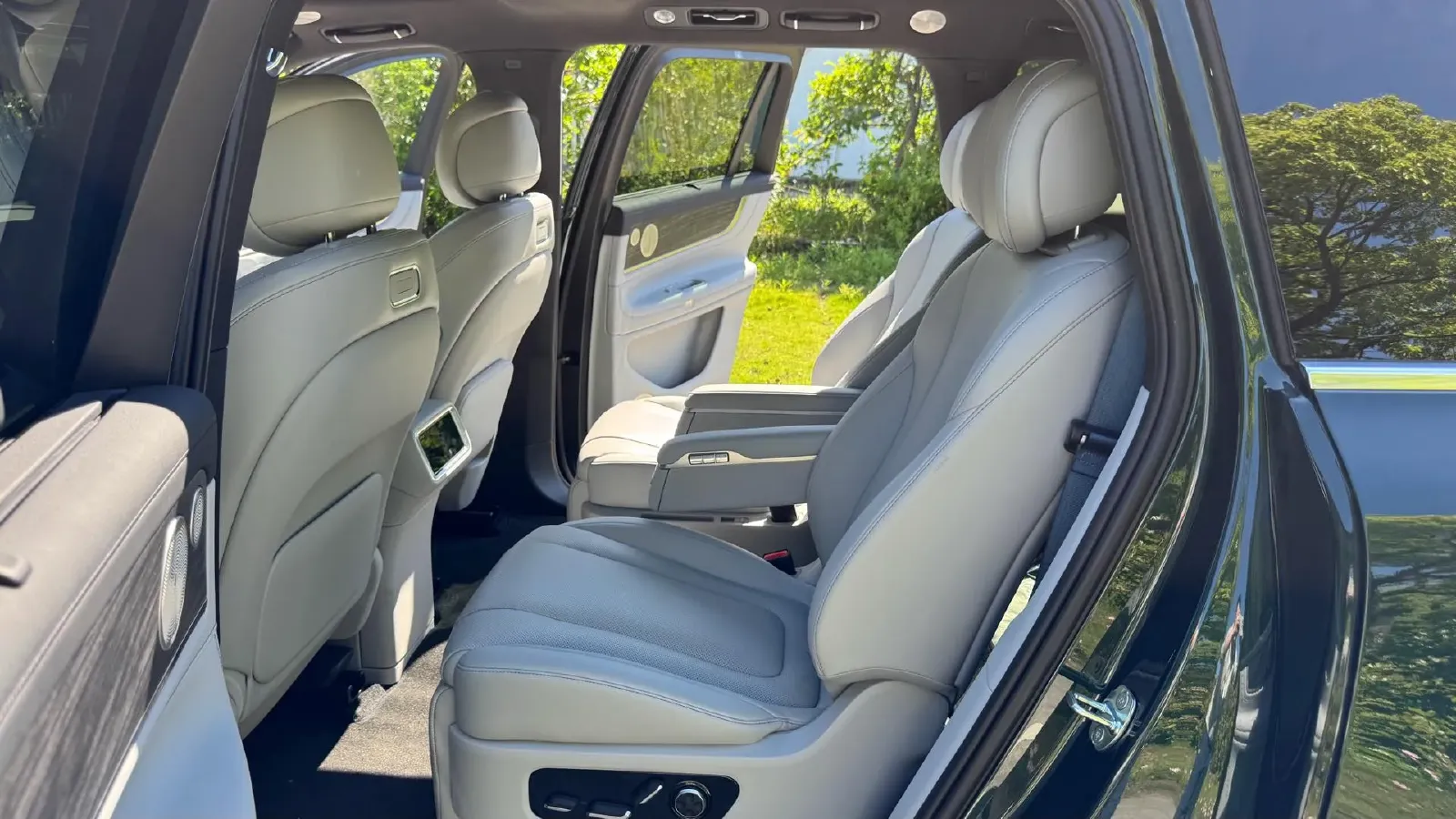 2025 YuTong T7 3.5T 320HP V6 10AT,autocango,china used car exporter,china ev exporter,chinese used car exporter,chinese used ev exporter