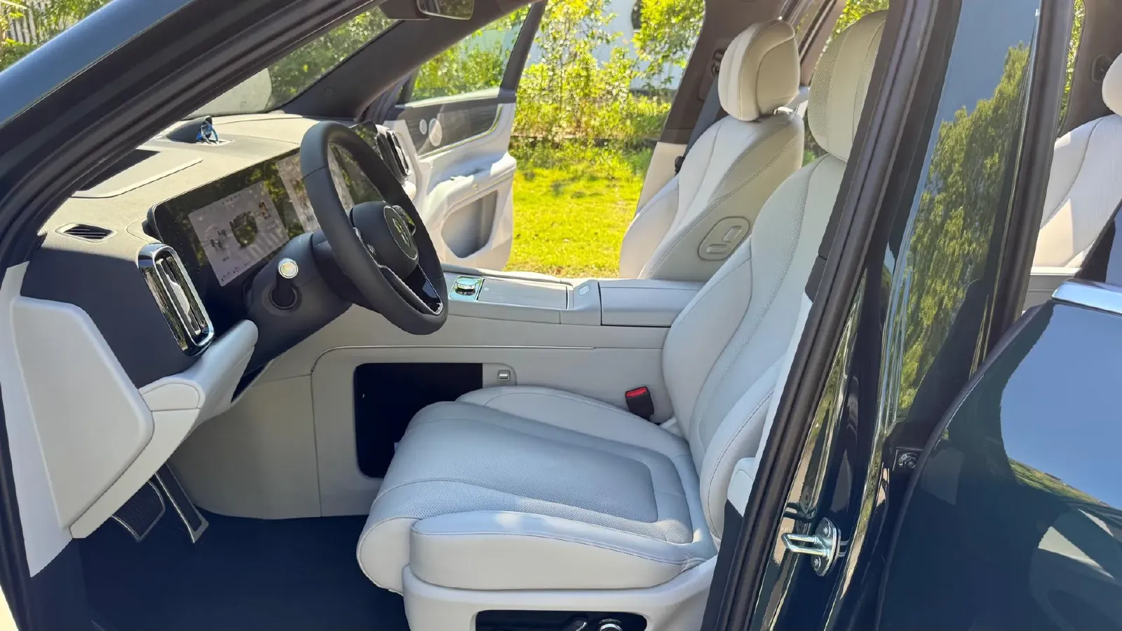 2025 YuTong T7 3.5T 320HP V6 10AT,autocango,china used car exporter,china ev exporter,chinese used car exporter,chinese used ev exporter