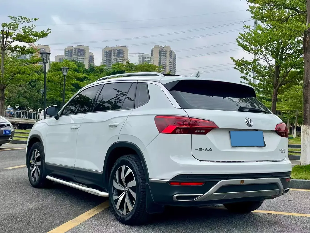 2019 Jeep Cherokee 2.0T 234HP L4 9AT,autocango,china used car exporter,china ev exporter,chinese used car exporter,chinese used ev exporter