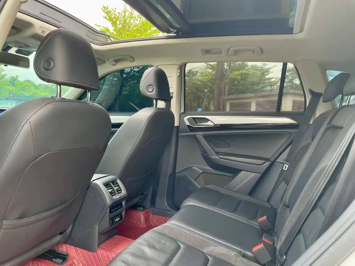 2019 Jeep Cherokee 2.0T 234HP L4 9AT,autocango,china used car exporter,china ev exporter,chinese used car exporter,chinese used ev exporter