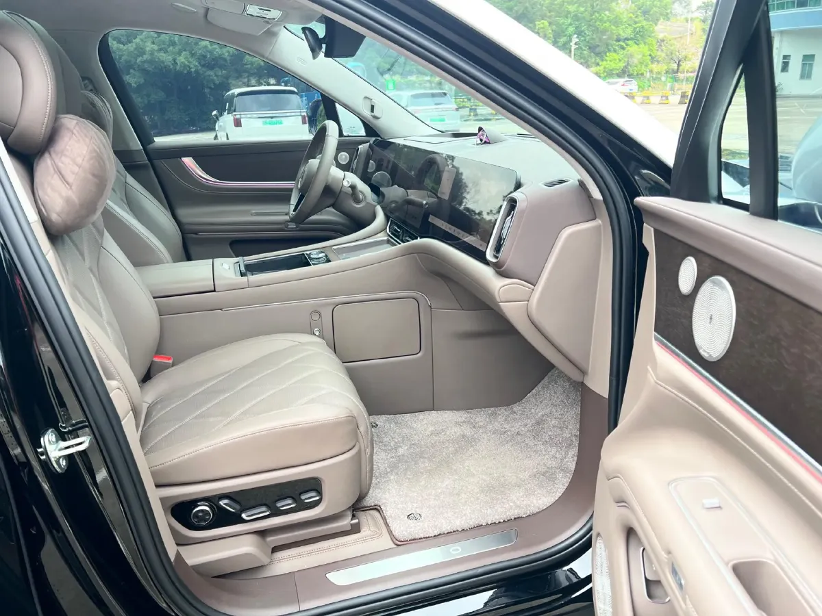 2025 AITO AITO M9 REEV 160HP REEV 52KWH,autocango,china used car exporter,china ev exporter,chinese used car exporter,chinese used ev exporter