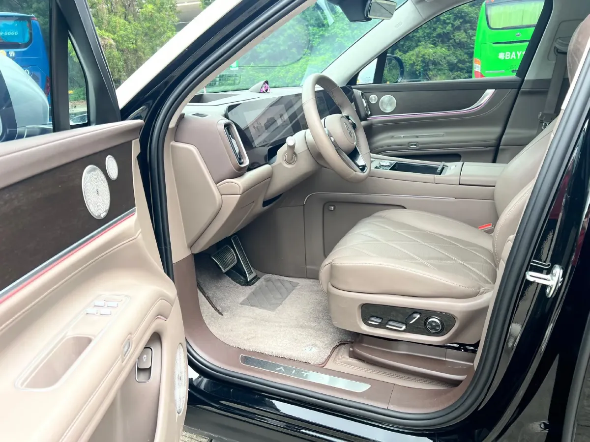 2025 AITO AITO M9 REEV 160HP REEV 52KWH,autocango,china used car exporter,china ev exporter,chinese used car exporter,chinese used ev exporter