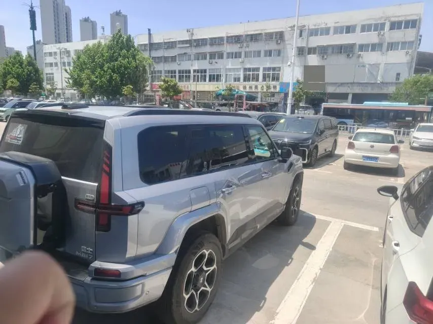 2025 M Hero WarriorM817 1.5T 197HP L4 PHEV,autocango,china used car exporter,china ev exporter,chinese used car exporter,chinese used ev exporter