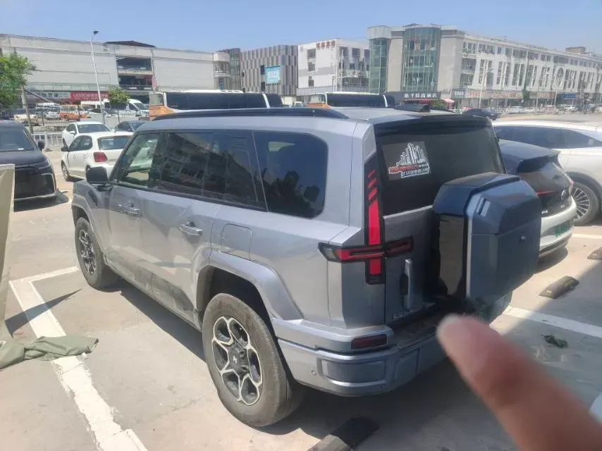 2025 M Hero WarriorM817 1.5T 197HP L4 PHEV,autocango,china used car exporter,china ev exporter,chinese used car exporter,chinese used ev exporter