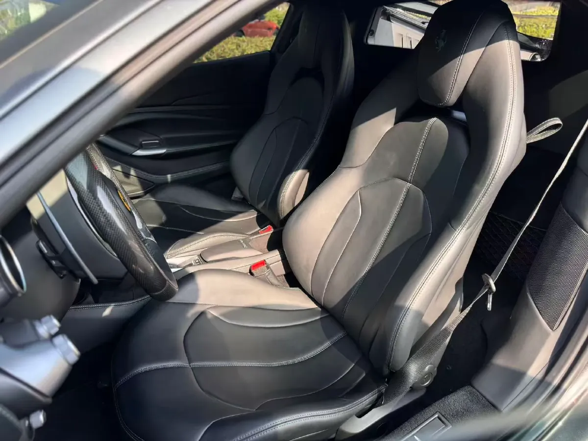 2019 Aston Martin DB11 5.2T 639HP V12 8AT,autocango,china used car exporter,china ev exporter,chinese used car exporter,chinese used ev exporter