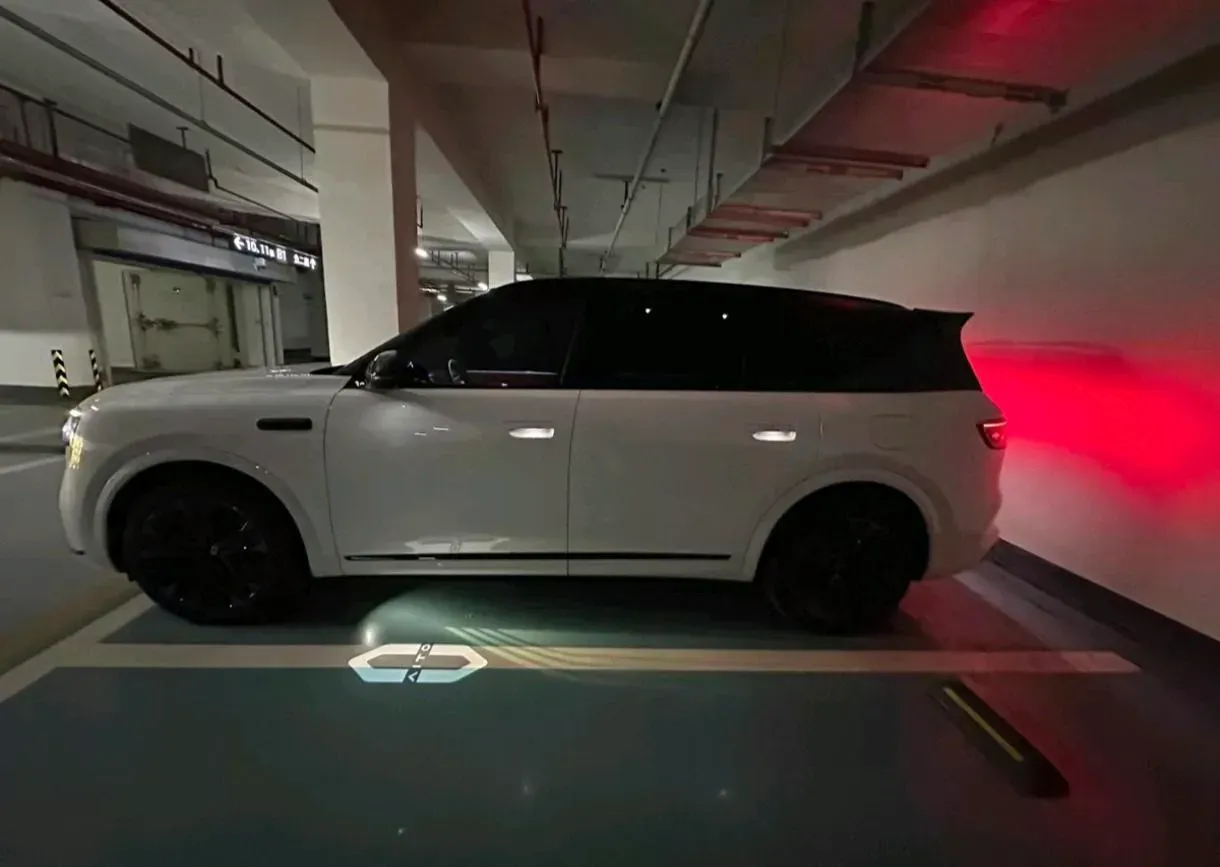 2025 AITO AITO M8 REEV 160HP REEV 53.4KWH,autocango,china used car exporter,china ev exporter,chinese used car exporter,chinese used ev exporter
