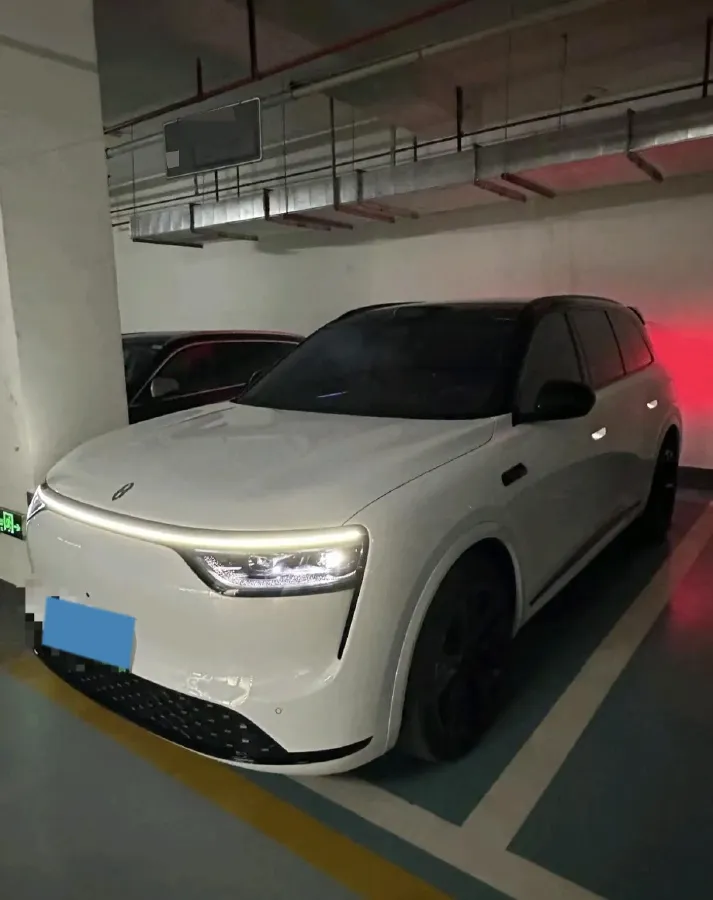 2025 AITO AITO M8 REEV 160HP REEV 53.4KWH,autocango,china used car exporter,china ev exporter,chinese used car exporter,chinese used ev exporter
