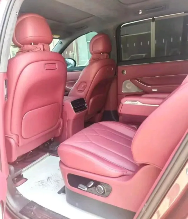 2025 AITO AITO M8 REEV 160HP REEV 53.4KWH,autocango,china used car exporter,china ev exporter,chinese used car exporter,chinese used ev exporter