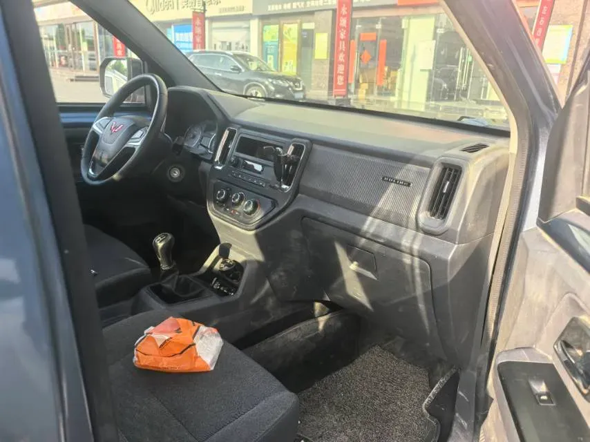 2021 WuLing ZhentTu 1.5L 99HP L4 5MT,autocango,china used car exporter,china ev exporter,chinese used car exporter,chinese used ev exporter