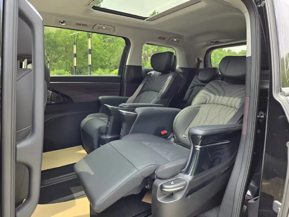 2024 GAC Trumpchi M8 2.0T 252HP L4 8AT,autocango,china used car exporter,china ev exporter,chinese used car exporter,chinese used ev exporter