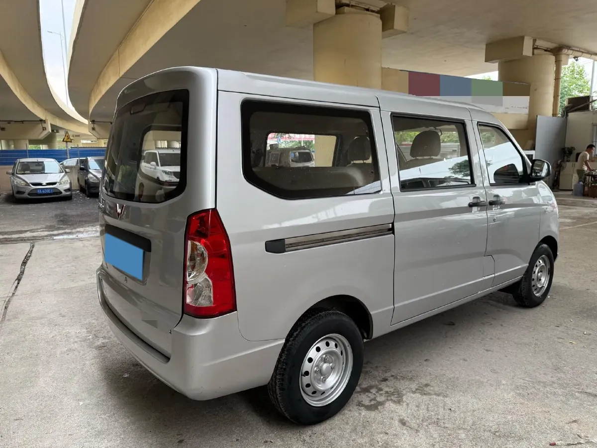 2023 WuLing RongGuang S 1.5L 102HP L4 5MT,autocango,china used car exporter,china ev exporter,chinese used car exporter,chinese used ev exporter