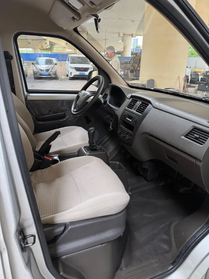 2023 WuLing RongGuang S 1.5L 102HP L4 5MT,autocango,china used car exporter,china ev exporter,chinese used car exporter,chinese used ev exporter