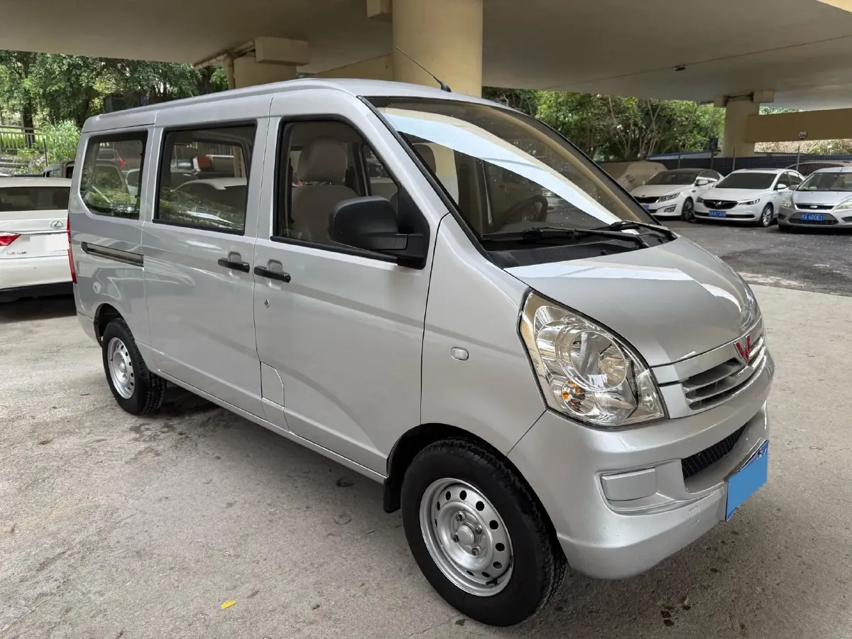 2023 WuLing RongGuang S 1.5L 102HP L4 5MT,autocango,china used car exporter,china ev exporter,chinese used car exporter,chinese used ev exporter