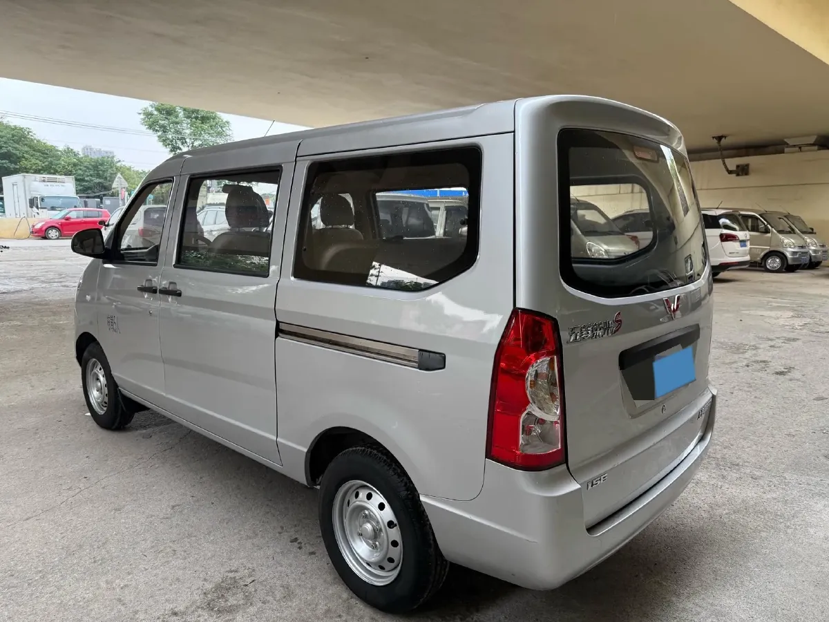 2023 WuLing RongGuang S 1.5L 102HP L4 5MT,autocango,china used car exporter,china ev exporter,chinese used car exporter,chinese used ev exporter