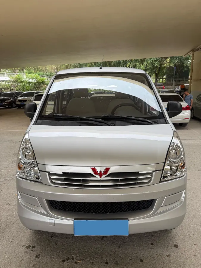 2023 WuLing RongGuang S 1.5L 102HP L4 5MT,autocango,china used car exporter,china ev exporter,chinese used car exporter,chinese used ev exporter