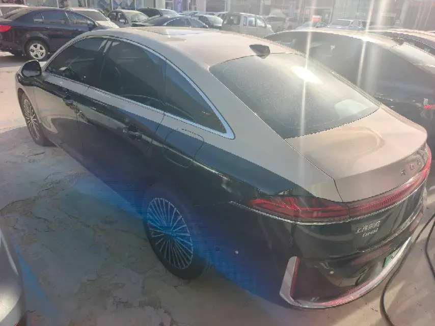 2025 Roewe M7 DMH 1.5L 112HP L4 1DHT PHEV,autocango,china used car exporter,china ev exporter,chinese used car exporter,chinese used ev exporter