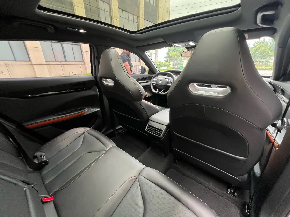 2025 ChangAn UNI-V 1.5T 192HP L4 7DCT,autocango,china used car exporter,china ev exporter,chinese used car exporter,chinese used ev exporter