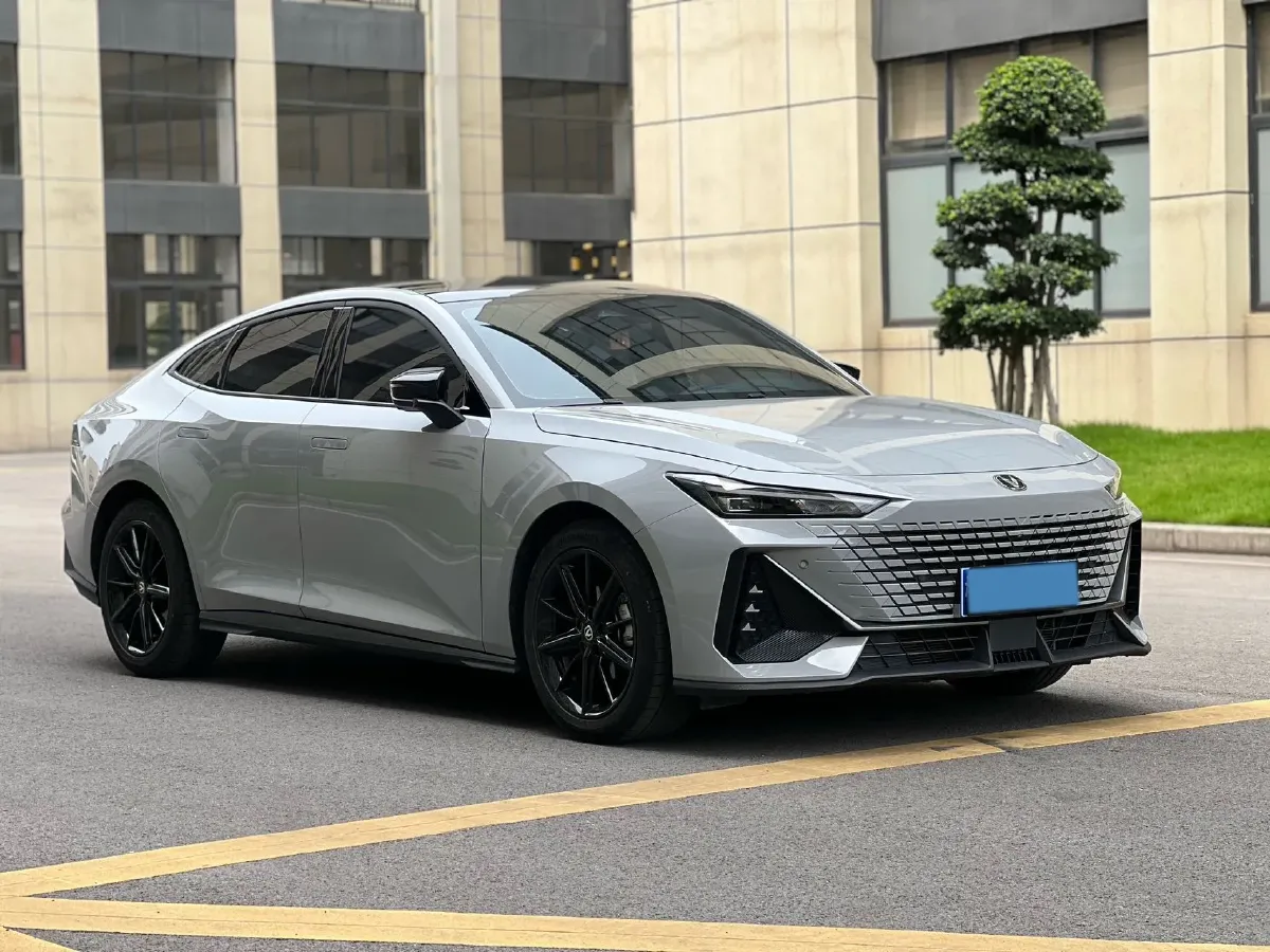 2025 ChangAn UNI-V 1.5T 192HP L4 7DCT,autocango,china used car exporter,china ev exporter,chinese used car exporter,chinese used ev exporter