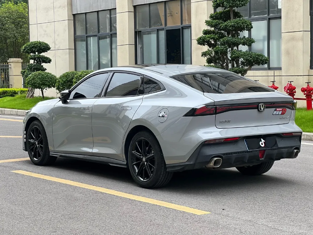 2025 ChangAn UNI-V 1.5T 192HP L4 7DCT,autocango,china used car exporter,china ev exporter,chinese used car exporter,chinese used ev exporter