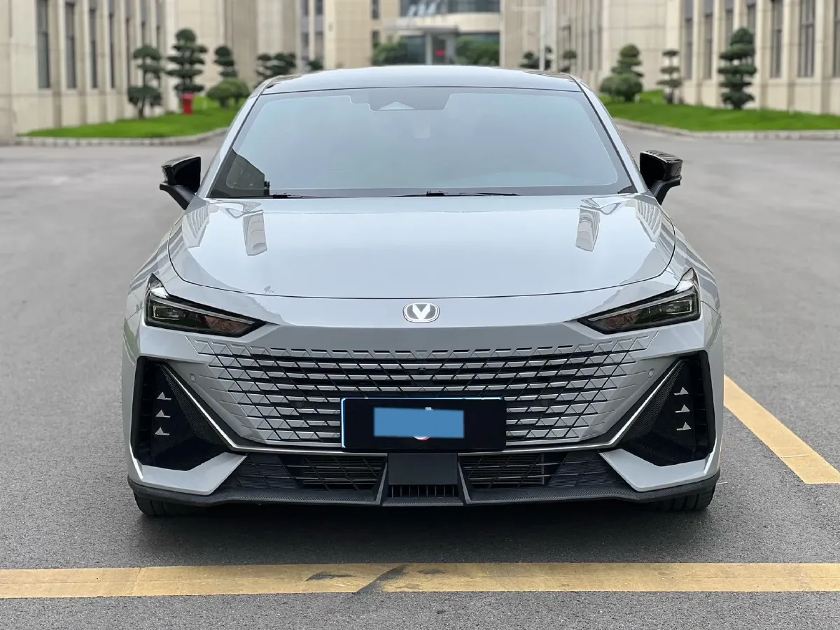 2025 ChangAn UNI-V 1.5T 192HP L4 7DCT,autocango,china used car exporter,china ev exporter,chinese used car exporter,chinese used ev exporter