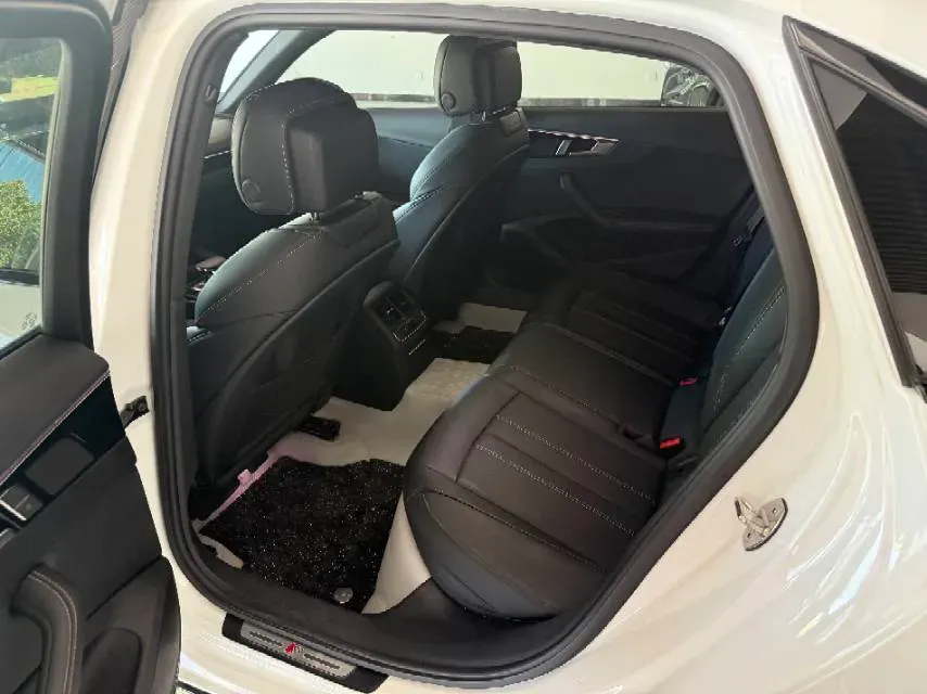 2024 Audi A4L 2.0T 190HP L4 7DCT,autocango,china used car exporter,china ev exporter,chinese used car exporter,chinese used ev exporter