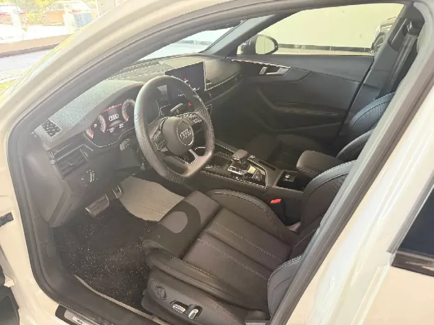 2024 Audi A4L 2.0T 190HP L4 7DCT,autocango,china used car exporter,china ev exporter,chinese used car exporter,chinese used ev exporter