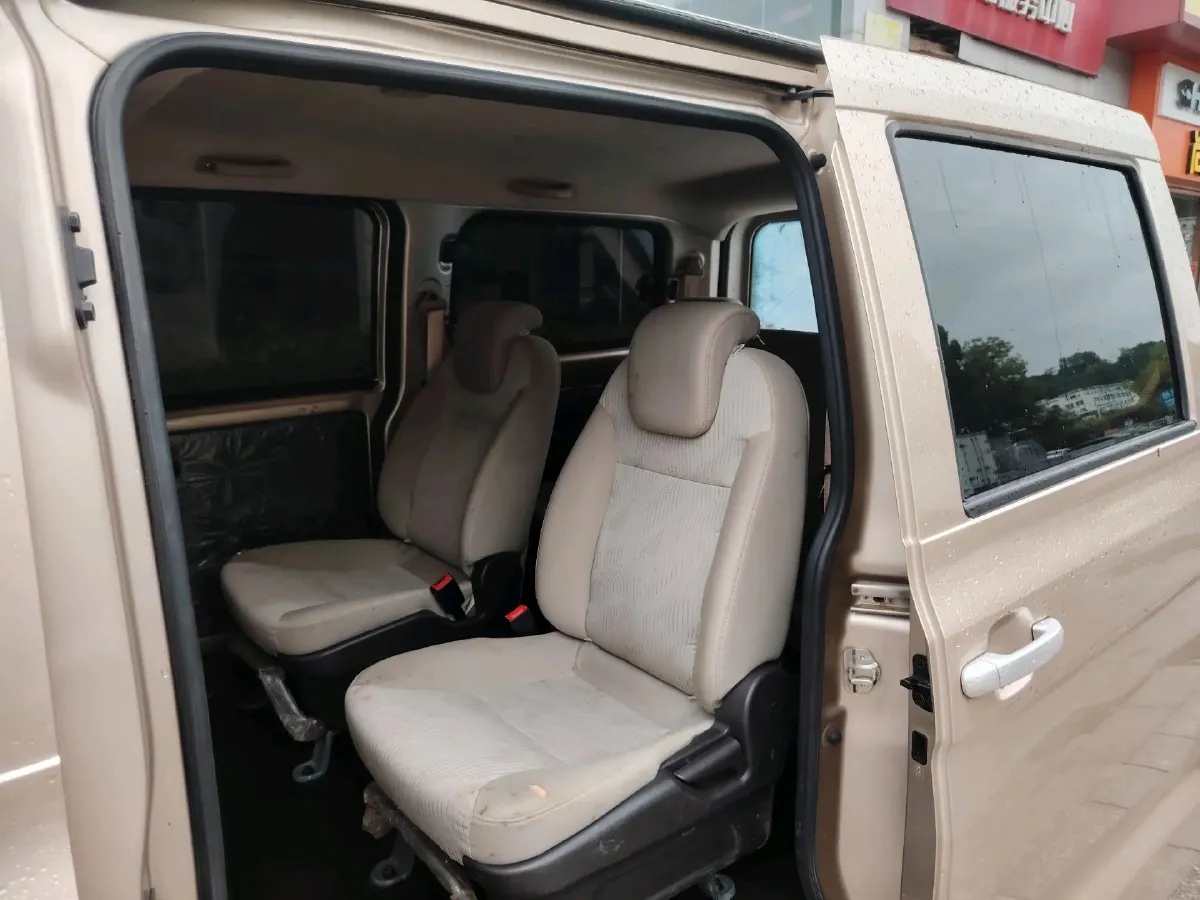 2019 WuLing HongGuang V 1.5L 99HP L4 6MT,autocango,china used car exporter,china ev exporter,chinese used car exporter,chinese used ev exporter
