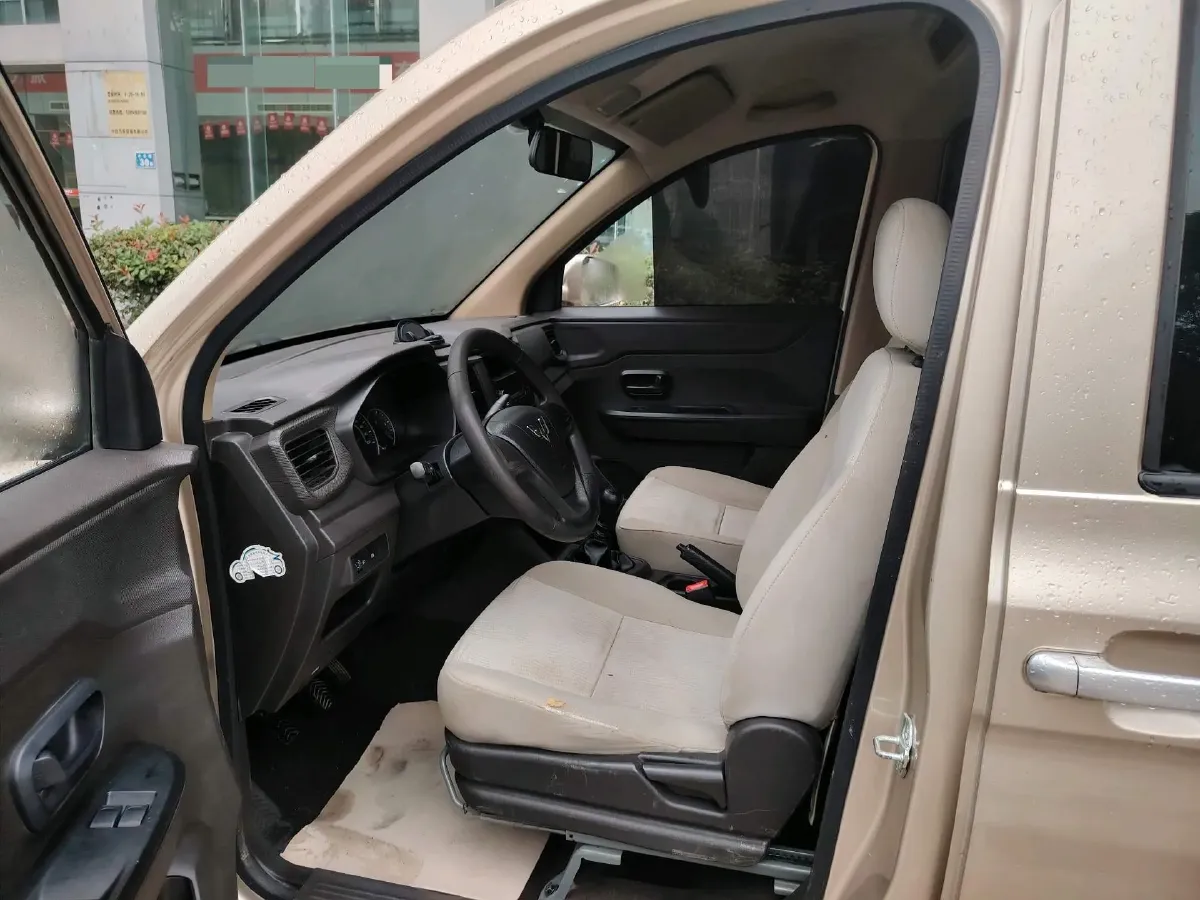 2019 WuLing HongGuang V 1.5L 99HP L4 6MT,autocango,china used car exporter,china ev exporter,chinese used car exporter,chinese used ev exporter