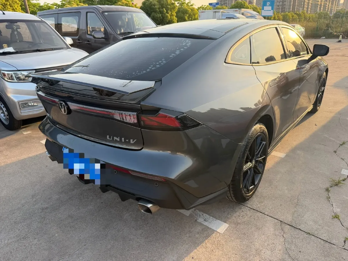 2022 ChangAn UNI-V 1.5T 188HP L4 7DCT,autocango,china used car exporter,china ev exporter,chinese used car exporter,chinese used ev exporter