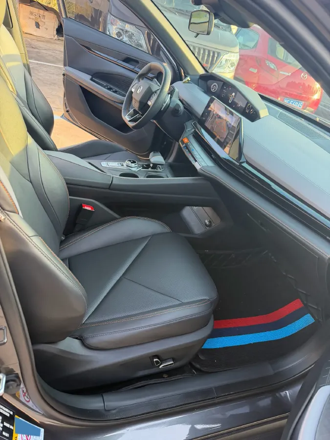 2022 ChangAn UNI-V 1.5T 188HP L4 7DCT,autocango,china used car exporter,china ev exporter,chinese used car exporter,chinese used ev exporter