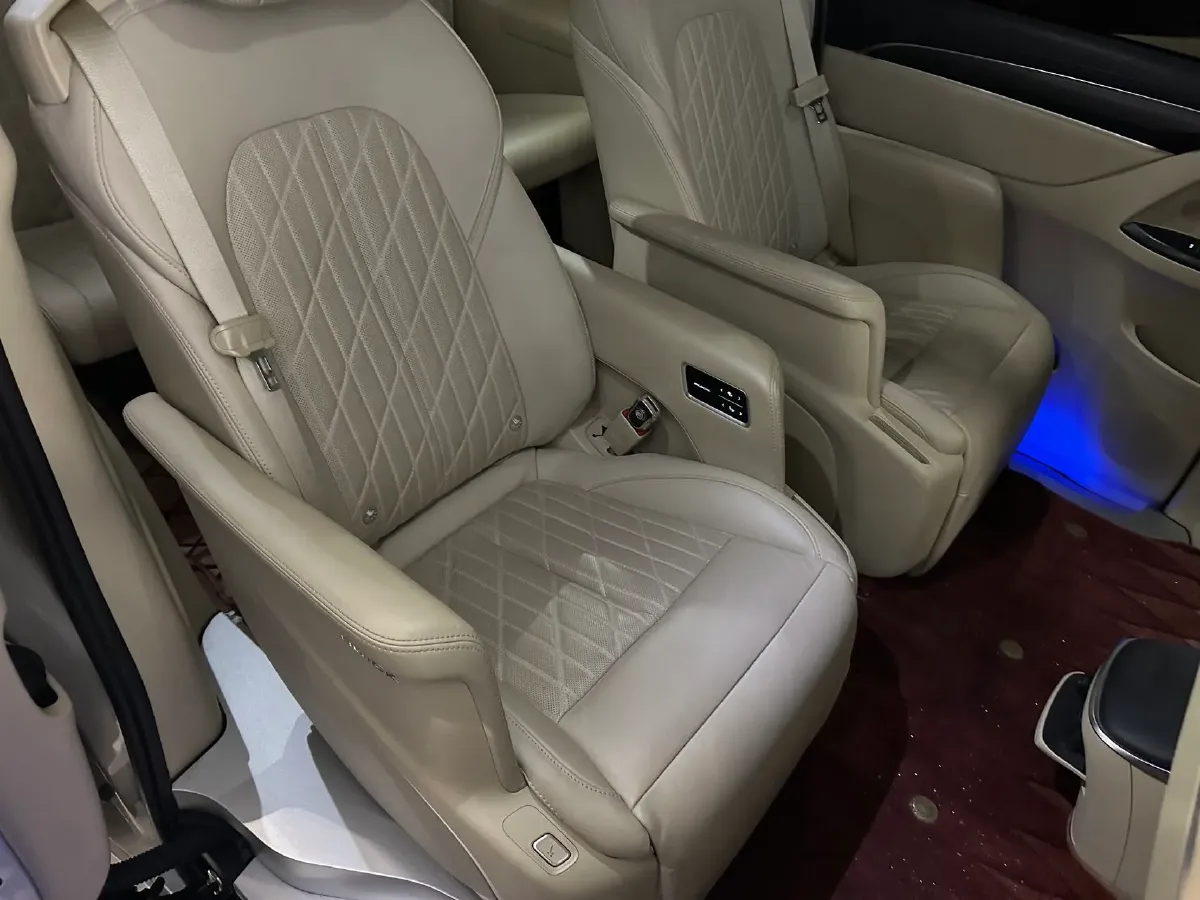 2022 Buick GL8 2.0T 237HP L4 9AT,autocango,china used car exporter,china ev exporter,chinese used car exporter,chinese used ev exporter