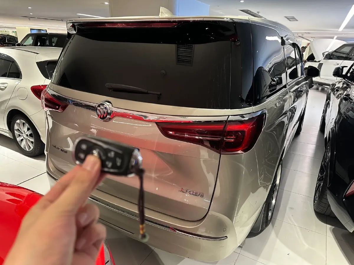 2022 Buick GL8 2.0T 237HP L4 9AT,autocango,china used car exporter,china ev exporter,chinese used car exporter,chinese used ev exporter