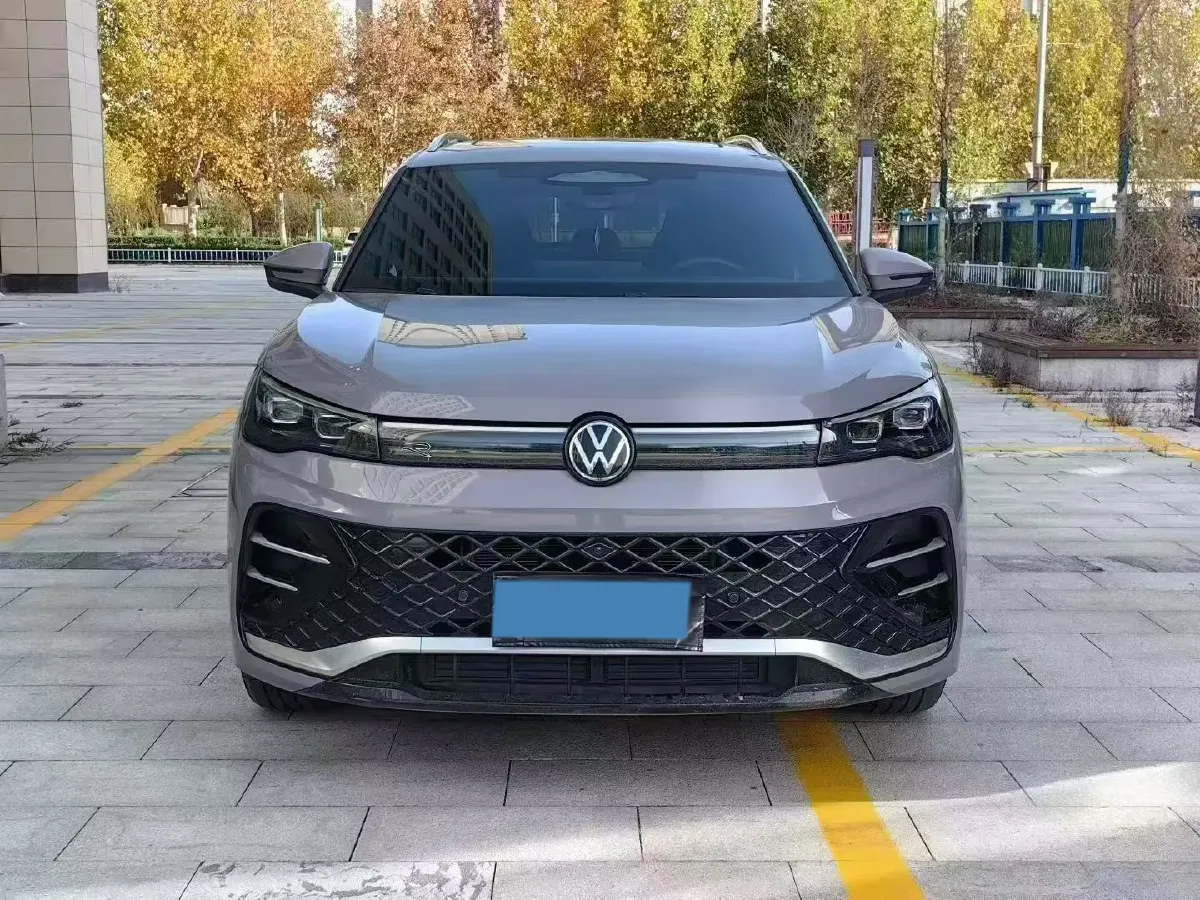 2024 Volkswagen Tiguan L 2.0T 186HP L4 7DCT,autocango,china used car exporter,china ev exporter,chinese used car exporter,chinese used ev exporter