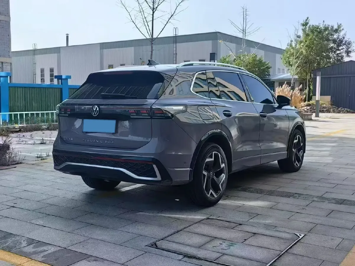 2024 Volkswagen Tiguan L 2.0T 186HP L4 7DCT,autocango,china used car exporter,china ev exporter,chinese used car exporter,chinese used ev exporter