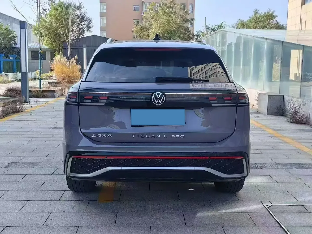 2024 Volkswagen Tiguan L 2.0T 186HP L4 7DCT,autocango,china used car exporter,china ev exporter,chinese used car exporter,chinese used ev exporter
