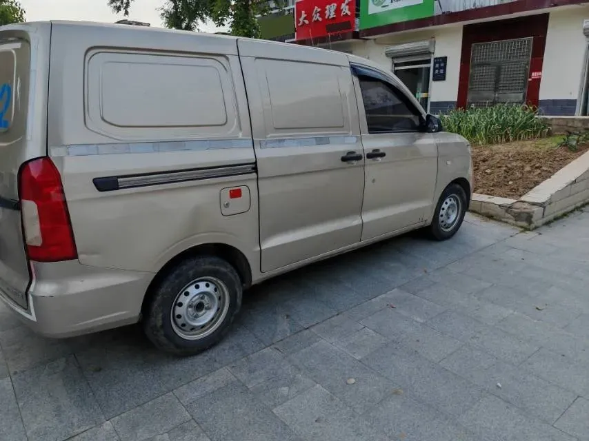 2019 WuLing HongGuang V 1.5L 99HP L4 6MT,autocango,china used car exporter,china ev exporter,chinese used car exporter,chinese used ev exporter